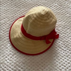 I am selling a hat.